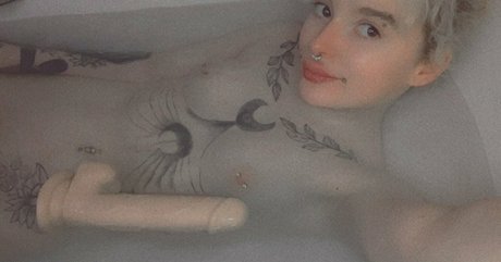 karma luna sexy actress img