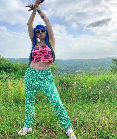 Ashnikko model free pic