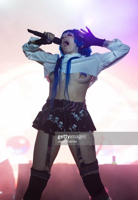 Ashnikko star adult archive