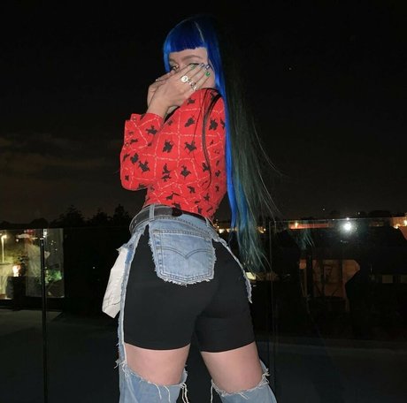 Ashnikko pretty actress pic