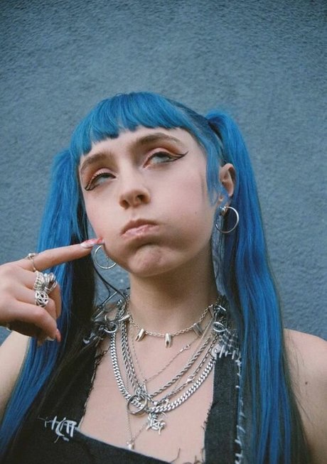 Ashnikko model pretty pics