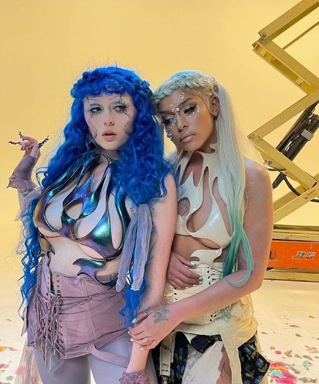 Ashnikko sexy pornstar photos