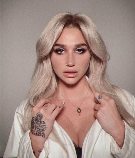 KeshaRose naked pornstar gallery