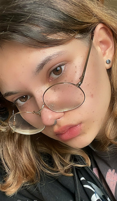 karina dolly pornographic actress pictures