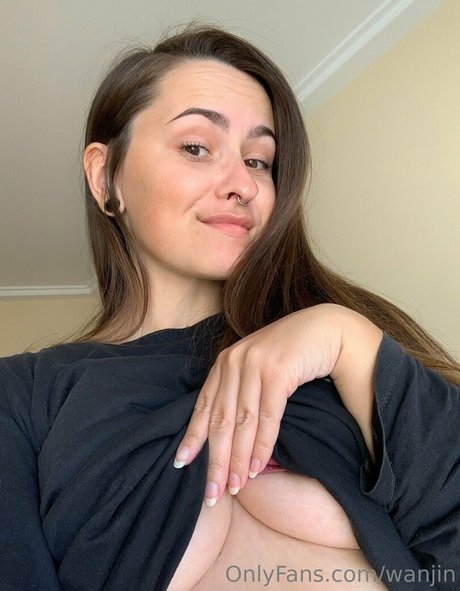 Wanjin pornstar naked photo