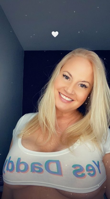 Tammy Lynn Sytch sexy pornstar image