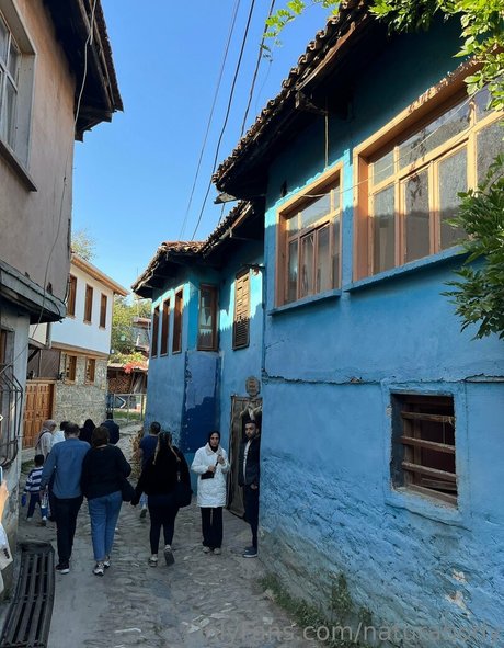 mervedamla model pretty images