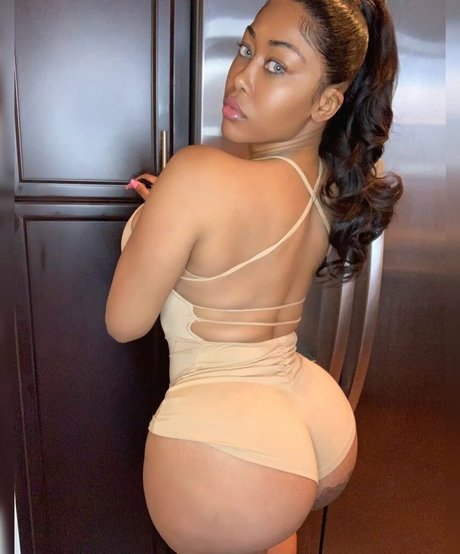 moriahmillss model erotic image