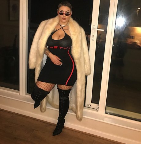 Aniela model galleries