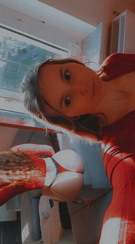 leni official pornstar hot images