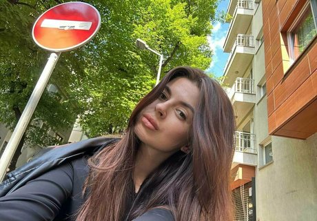 kira kirraa pornstar galleries