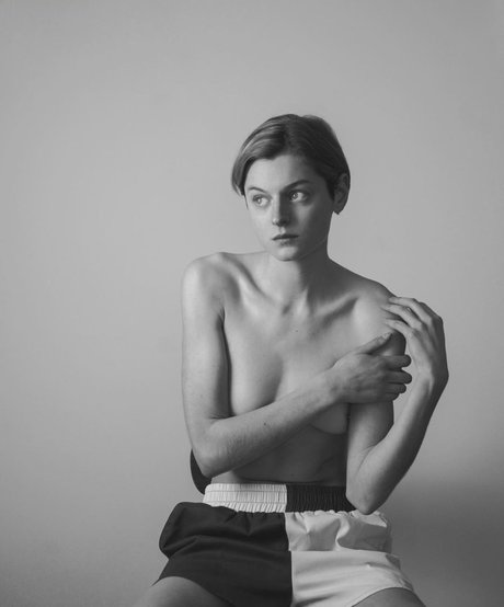 Emma Corrin star pornographic pics