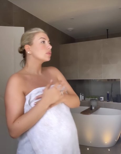 Olivia Buckland porn model galleries