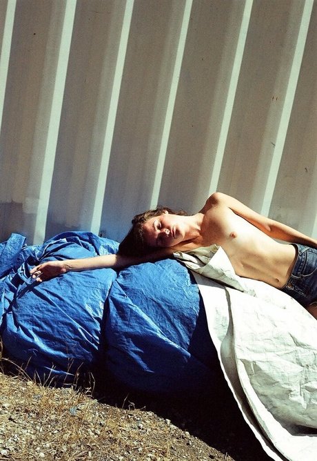 Maggie White model exclusive img