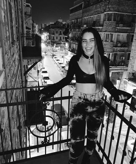 Effy Palarya nude star galleries