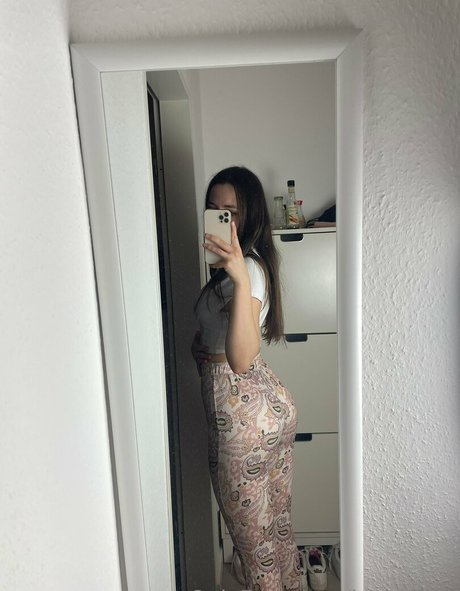 leyla free model best pic