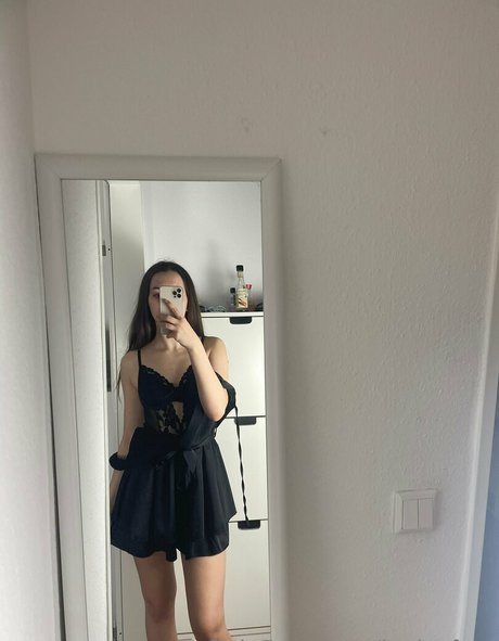 leyla free naked model gallery