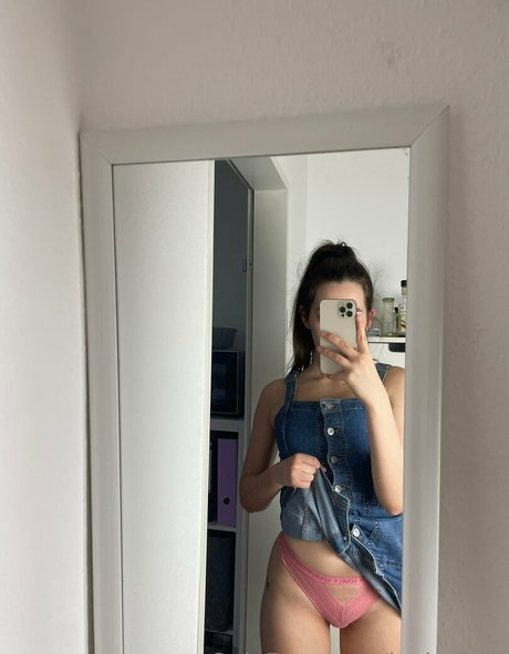 leyla free adult actress pictures