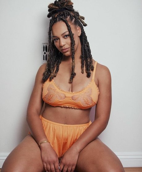 Nia Sioux nice actress picture