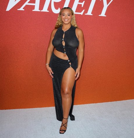 Nia Sioux star naked photo