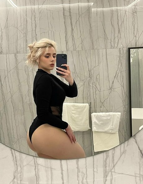 Sveta Sollar hot star pic