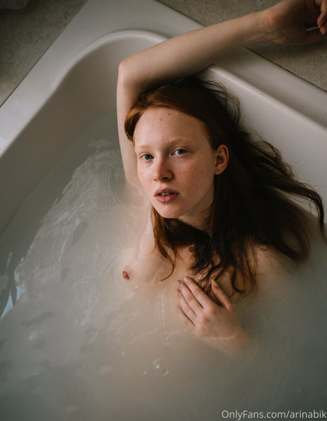 Arina Bik hot pornstar pics