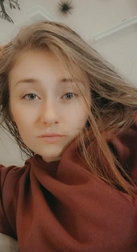 liittleladyfree model best picture