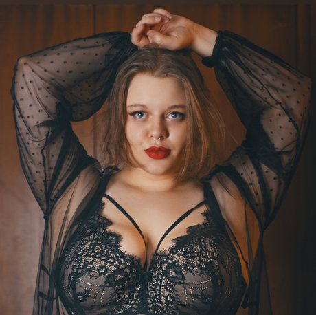 Sandra Dee nude model pic