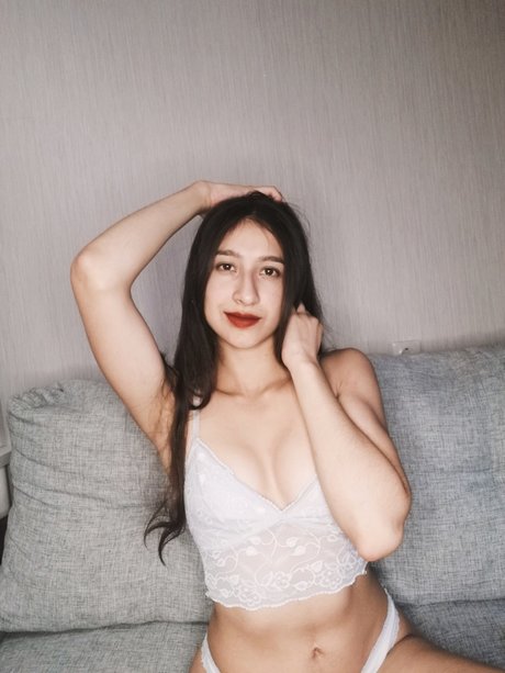 S A M Y hot star pic