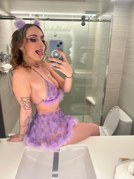 D E M I star sex pictures