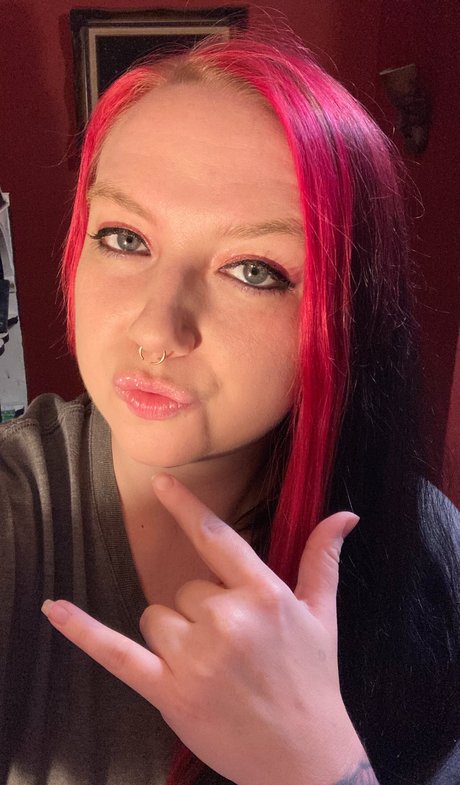 Goddess Nikki model sexy images