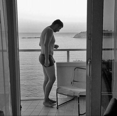 JO FREE exclusive model image