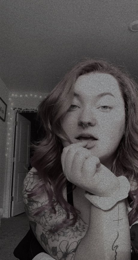 Haleigh adult model img