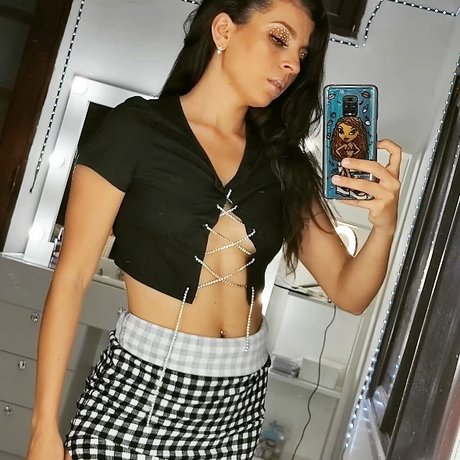 Yuvinka Algara az free model img