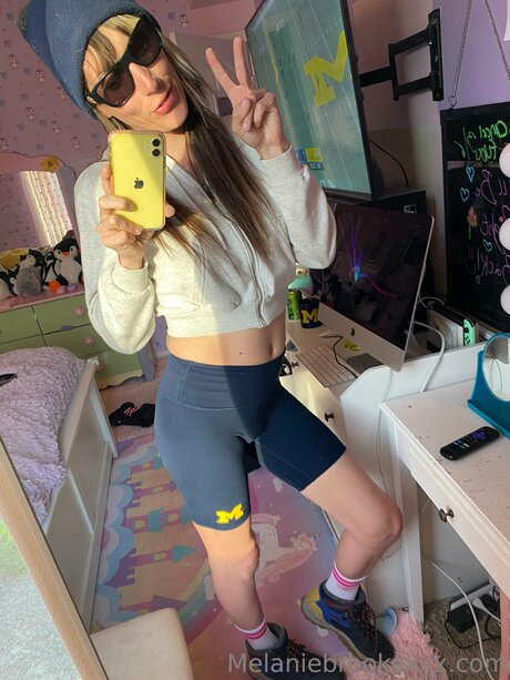 MelanieBrooks beautiful model pic