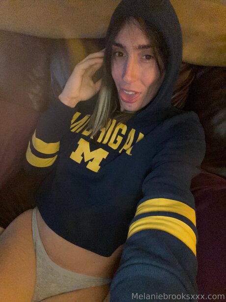 MelanieBrooks nude model archive