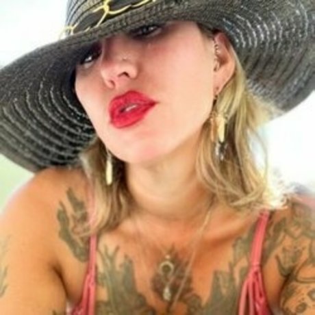 Bikinimomlight model hot photos