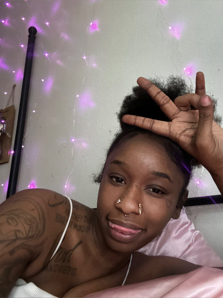 Ms pretty_ erotic model images