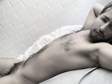 Iverworld star hot pics