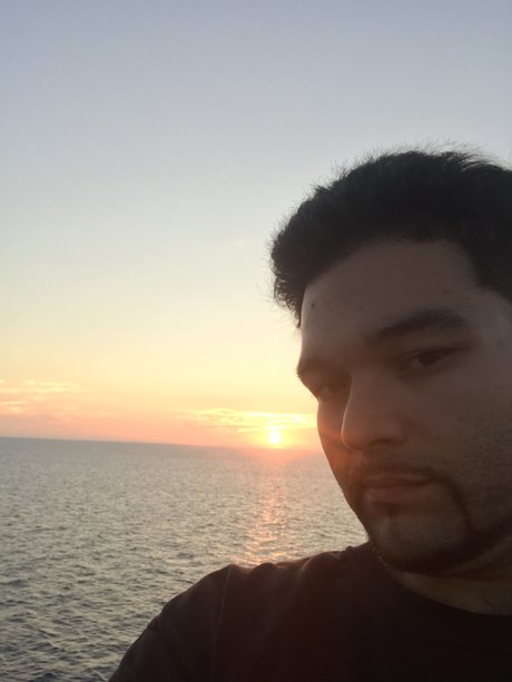 Mark Connolly model pretty pictures