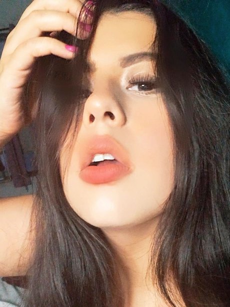 MadelineS model nude photo