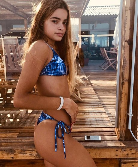 Juli Savioli hot model gallery