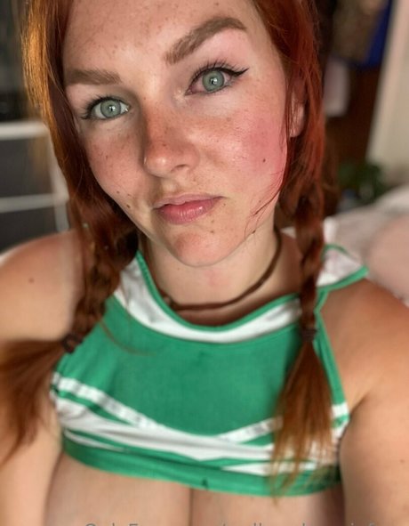 redheadgraciefree model pretty pic