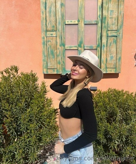 DakotaJane exclusive model picture