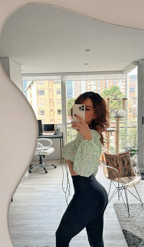 Jessyasuan star sexy pics