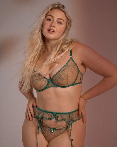Iskra Lawrence best model gallery