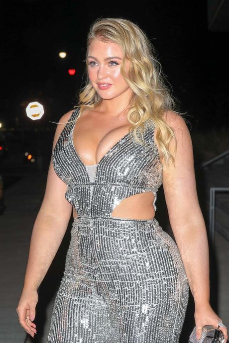 Iskra Lawrence model free pics