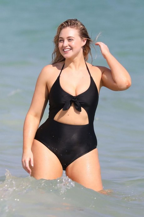 Iskra Lawrence free star img