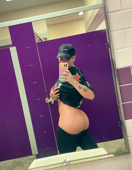 Taylor Hughs hd model pictures