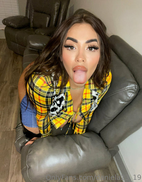 daniela23 19 exclusive star pics
